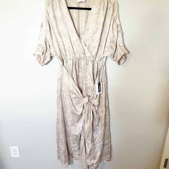 Callahan Sami midi dress tie front in blush size small NWT - Picture 1 of 10